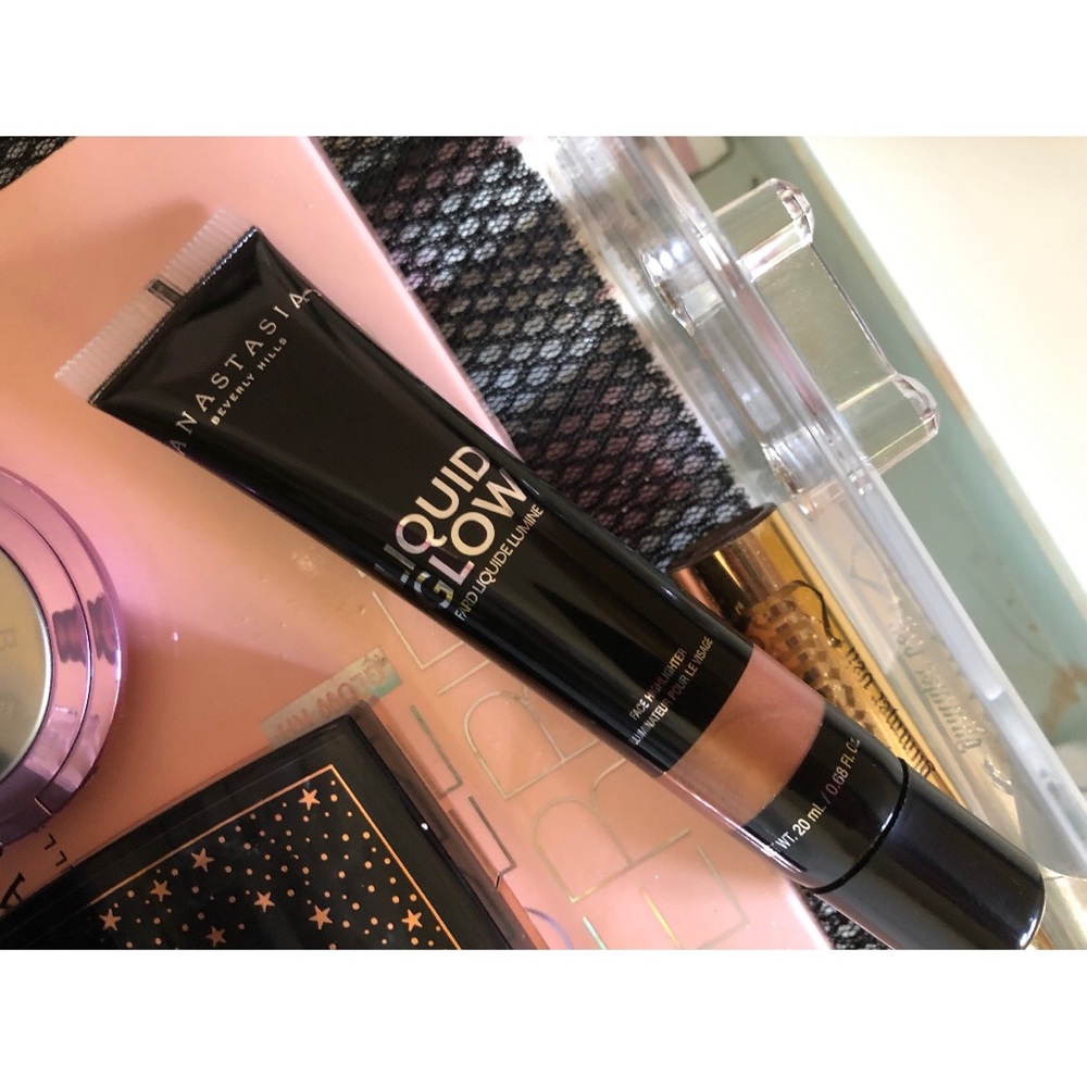 Anastasia Beverly Hills liquor highlighter